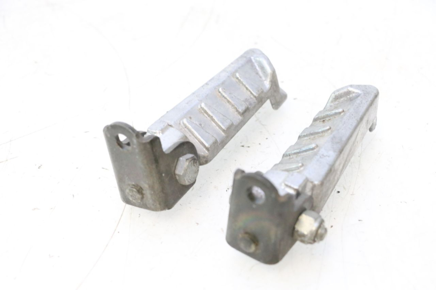 photo de PAIRE CALE PIED ARRIERE PEUGEOT LUDIX 50 (2008 - 2017) - Autre angle de vue