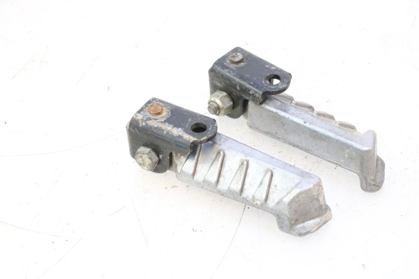 photo de PAIRE CALE PIED ARRIERE PEUGEOT LUDIX ONE 50 (2004 - 2006) - Détail de la pièce