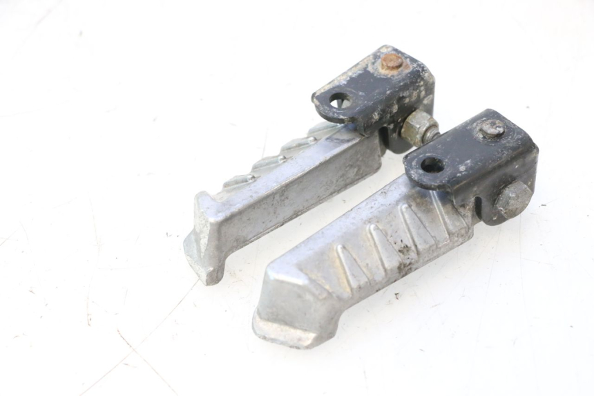 photo de PAIRE CALE PIED ARRIERE PEUGEOT LUDIX ONE 50 (2004 - 2006) - Zoom état d’usage