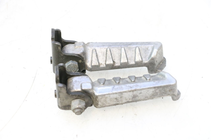 photo de PAIRE CALE PIED ARRIERE PEUGEOT LUDIX SNAKE 2T 50 (2004 - 2014) - Gros plan technique