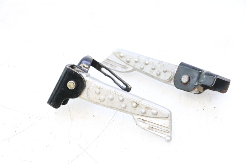 photo de PAIRE CALE PIED ARRIERE SYM MIO 50 (2005 - 2010) - Points de fixation