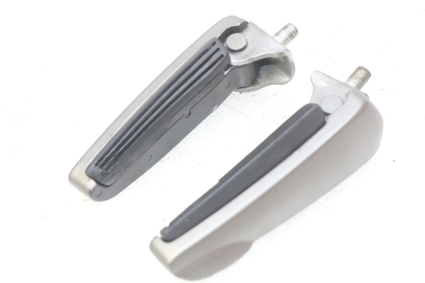 photo de PAIRE CALE PIED ARRIERE GILERA NEXUS 125 (2009 - 2013)