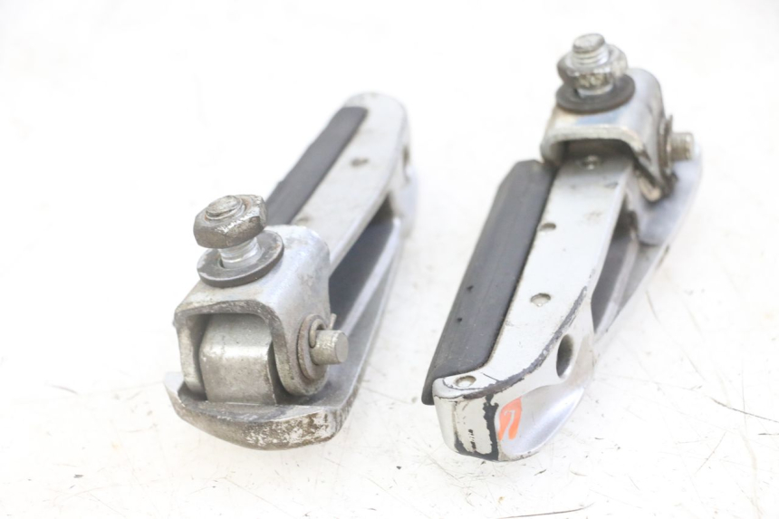 photo de PAIRE CALE PIED ARRIERE GILERA NEXUS 125 (2009 - 2013)