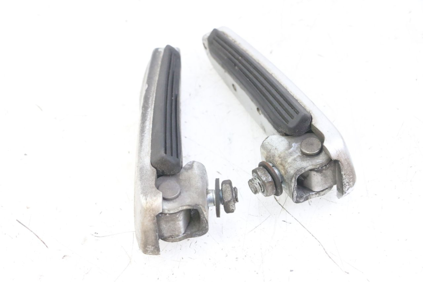 photo de PAIRE CALE PIED ARRIERE GILERA NEXUS 125 (2009 - 2013)