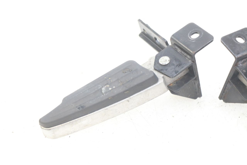 photo de PAIRE CALE PIED ARRIERE PEUGEOT CITYSTAR 125 (2011 - 2017)