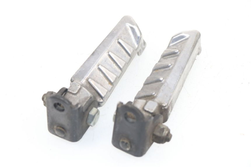 photo de PAIRE CALE PIED ARRIERE PEUGEOT LUDIX 50 (2008 - 2017)