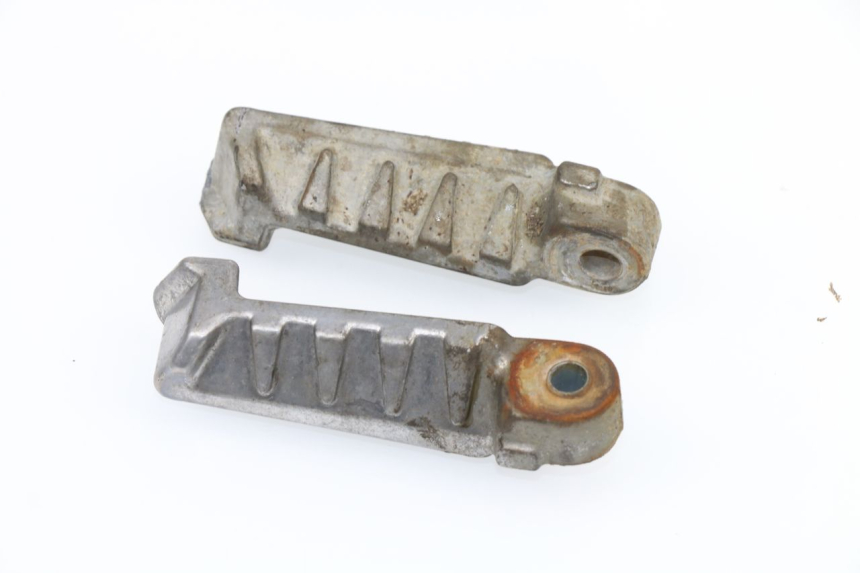 photo de PAIRE CALE PIED ARRIERE PEUGEOT LUDIX 50 (2005 - 2007)