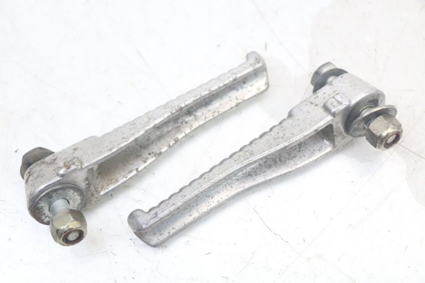 photo de PAIRE CALE PIED ARRIERE PEUGEOT SPEEDFIGHT 100 (1997 - 2007)