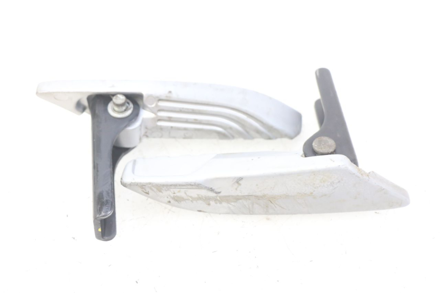 photo de PAIRE CALE PIED ARRIERE PIAGGIO LIBERTY IGET 4T 50 (2015 - 2020)