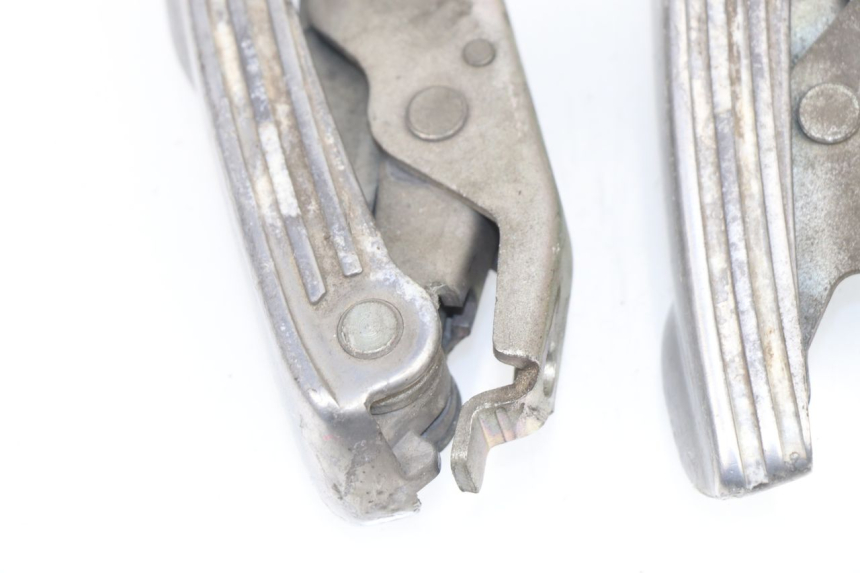photo de PAIRE CALE PIED ARRIERE PIAGGIO VESPA GTS 125 (2007 - 2012)