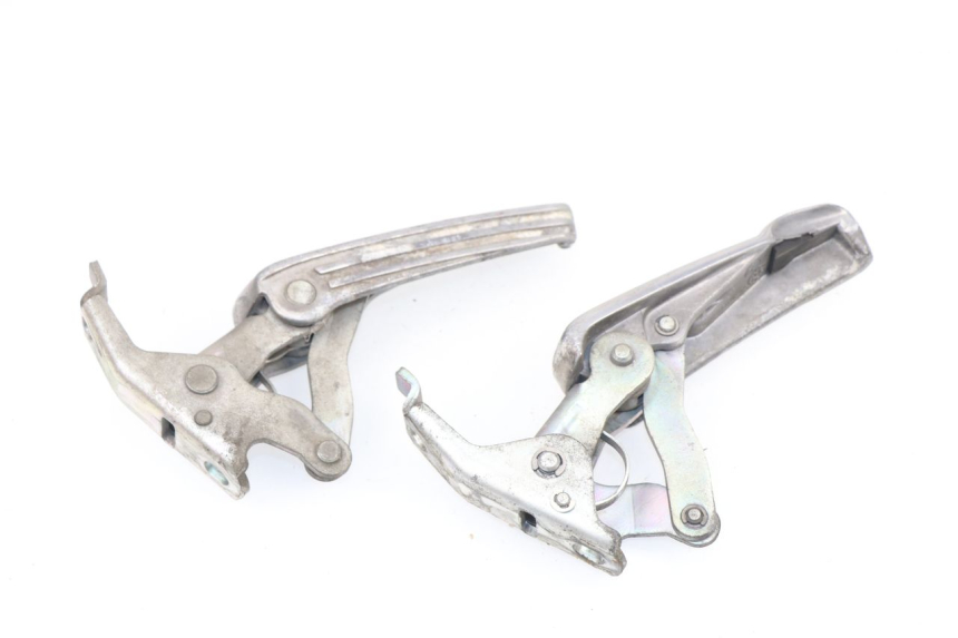 photo de PAIRE CALE PIED ARRIERE PIAGGIO VESPA GTS 125 (2007 - 2012)