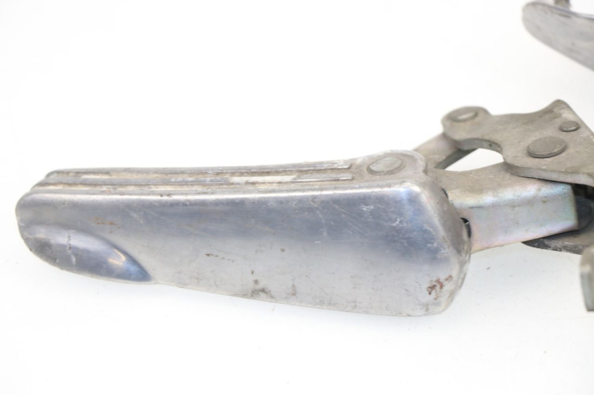 photo de PAIRE CALE PIED ARRIERE PIAGGIO VESPA GTS 125 (2007 - 2012)