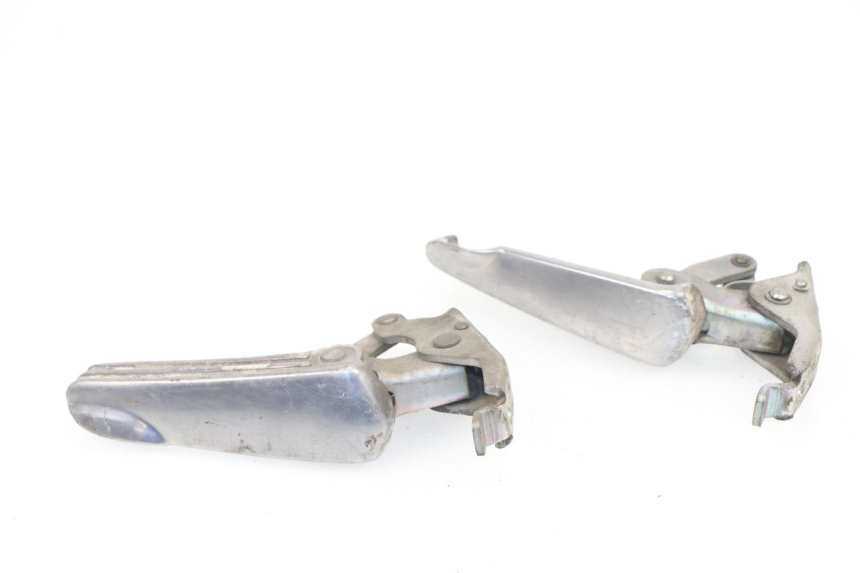 photo de PAIRE CALE PIED ARRIERE PIAGGIO VESPA GTS 125 (2007 - 2012)