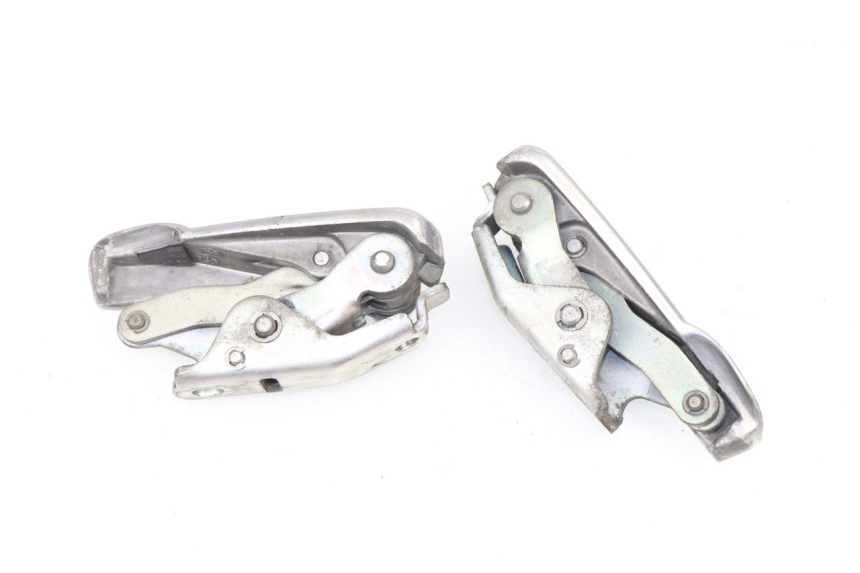 photo de PAIRE CALE PIED ARRIERE PIAGGIO VESPA GTS 125 (2007 - 2012)