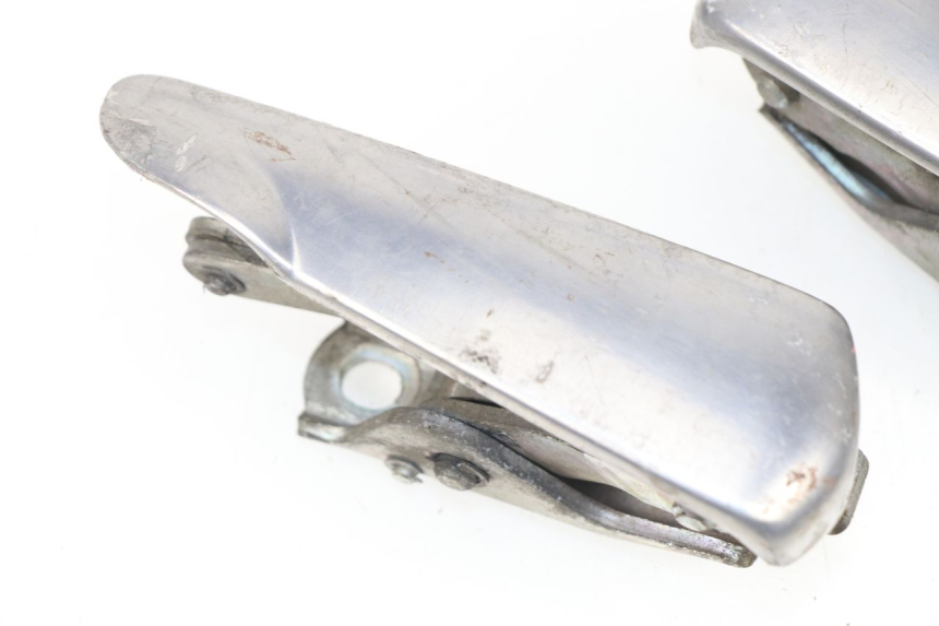 photo de PAIRE CALE PIED ARRIERE PIAGGIO VESPA GTS 125 (2007 - 2012)