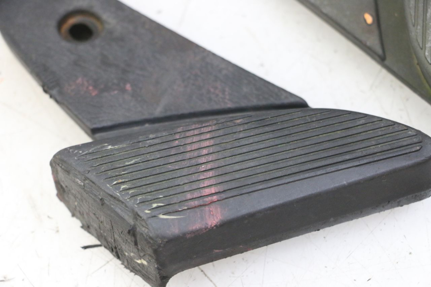 photo de PAIRE CALE PIED ARRIERE PIAGGIO VESPA S 2T 50 (2007 - 2014)