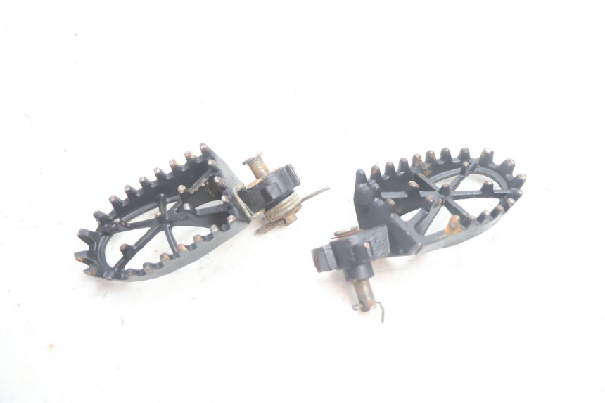 photo de PAIRE CALE PIED ARRIERE APOLLO RFZ 125 - Vue principale