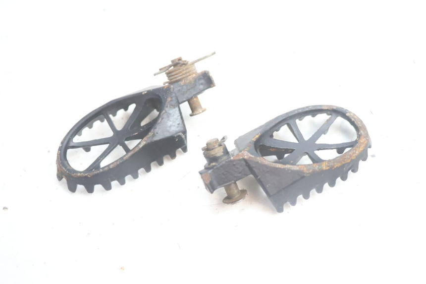 photo de PAIRE CALE PIED ARRIERE APOLLO RFZ 125 - État de surface