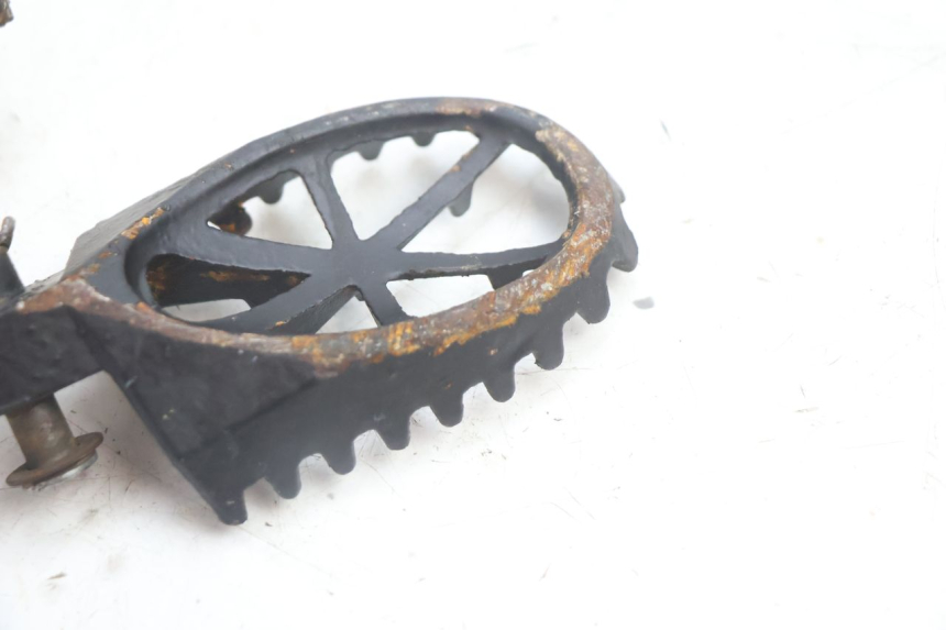 photo de PAIRE CALE PIED ARRIERE APOLLO RFZ 125 - Marquages et références