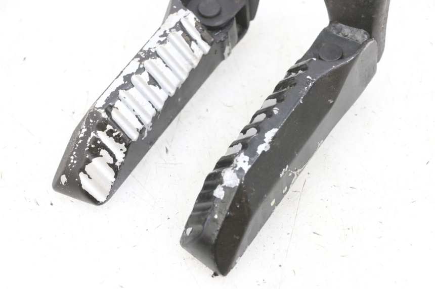 photo de PAIRE CALE PIED ARRIERE DAELIM S1 125 (2007 - 2016) - Vue d’ensemble