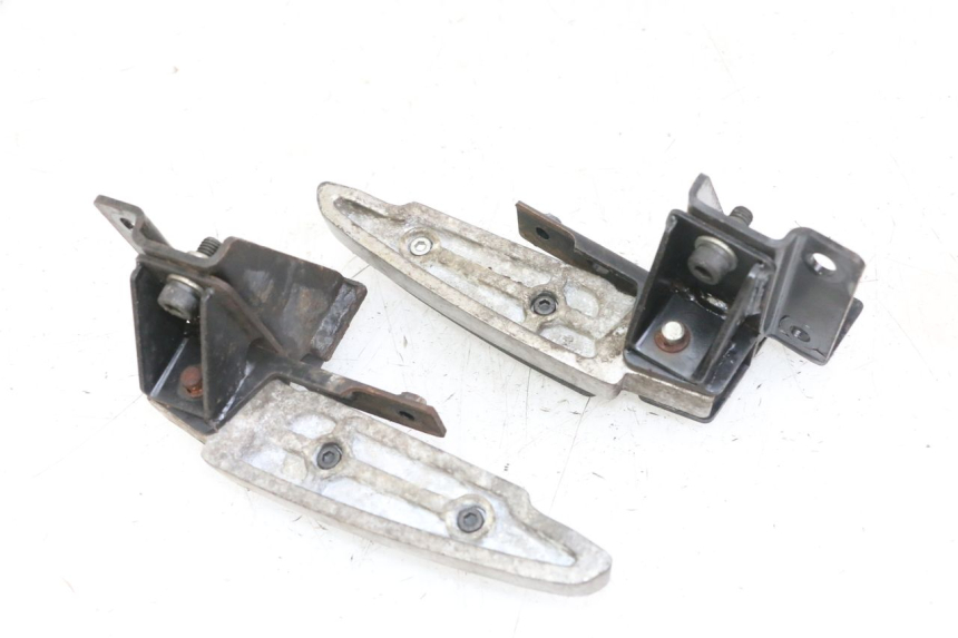 photo de PAIRE CALE PIED ARRIERE PEUGEOT SATELIS 125 (2013 - 2018)