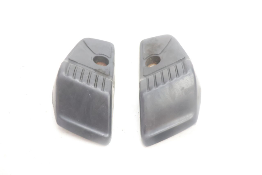 photo de PAIRE CALE PIED ARRIERE HONDA SCV LEAD 100 (2003 - 2007) - Autre angle de vue