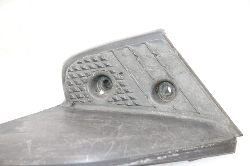 photo de PAIRE CALE PIED ARRIERE YAMAHA SLIDER 50 (1999 - 2004) - Points de fixation