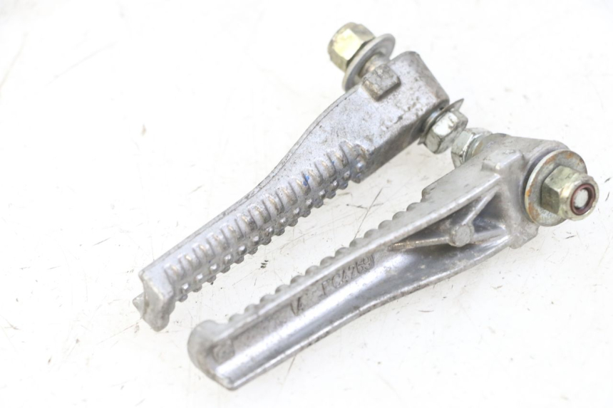 photo de PAIRE CALE PIED ARRIERE PEUGEOT SPEEDFIGHT 2 LC 50 (2000 - 2009)