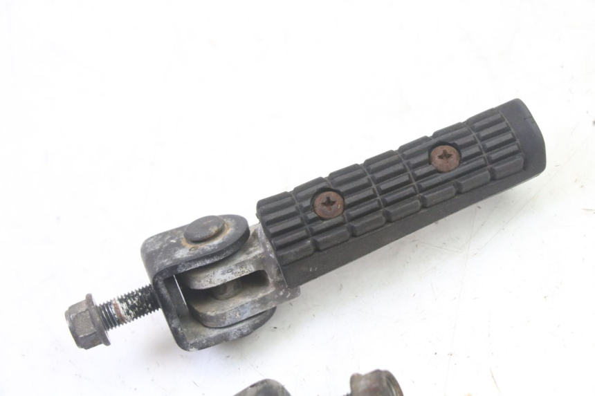 photo de PAIRE CALE PIED ARRIERE TRIUMPH SPRINT 900 (1995 - 1998)