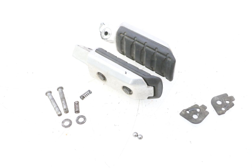 photo de PAIRE CALE PIED ARRIERE HONDA ST PAN EUROPEAN 1100 (1990 - 2002) - Détail de la pièce