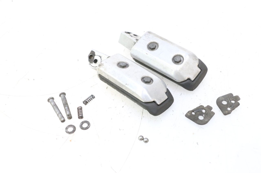 photo de PAIRE CALE PIED ARRIERE HONDA ST PAN EUROPEAN 1100 (1990 - 2002) - Autre angle de vue