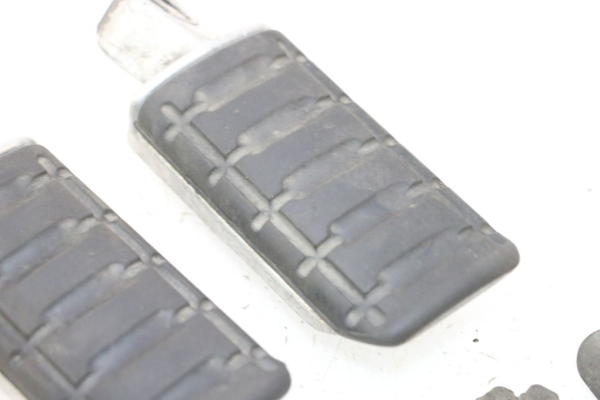 photo de PAIRE CALE PIED ARRIERE HONDA ST PAN EUROPEAN 1100 (1990 - 2002) - État de surface
