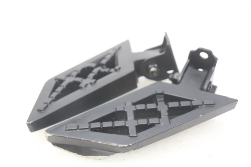 photo de PAIRE CALE PIED ARRIERE PEUGEOT STREETZONE 4T 50 (2018 - 2023)