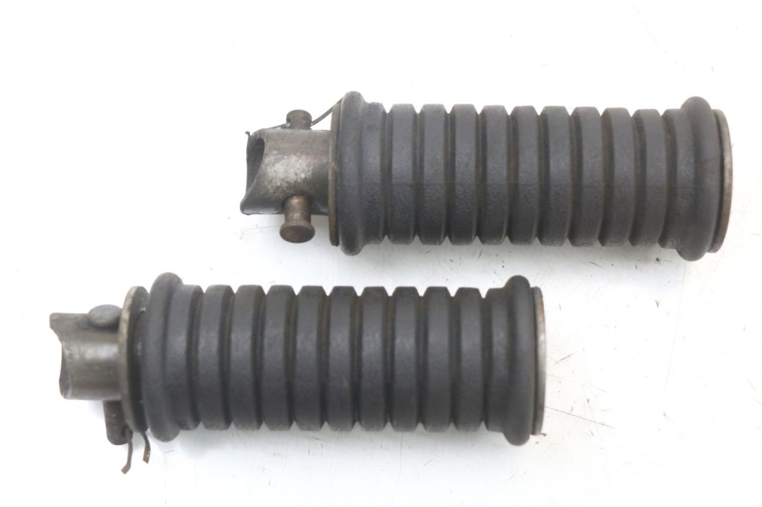 photo de PAIRE CALE PIED ARRIERE SUZUKI GSX E 250 (1982 - 1983)