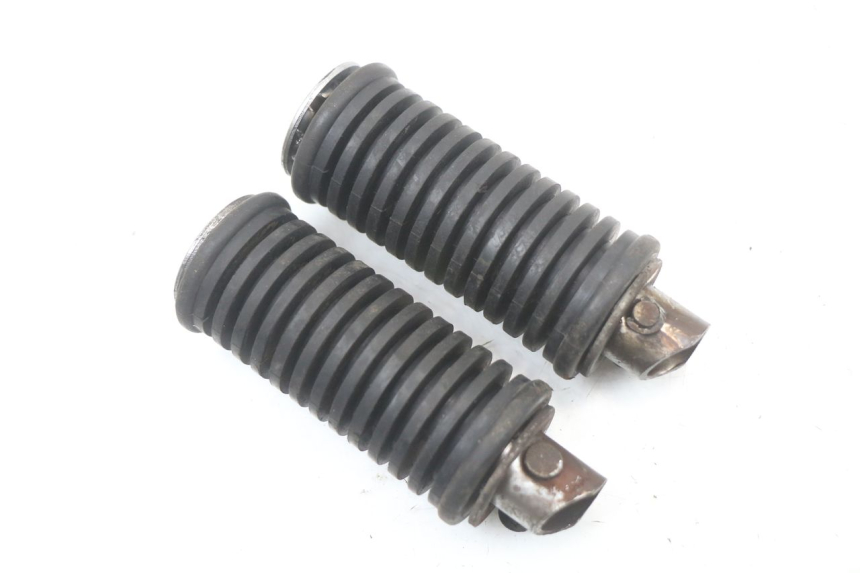 photo de PAIRE CALE PIED ARRIERE SUZUKI GZ MARAUDER 125 (1998 - 2004)