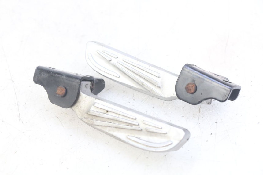 photo de PAIRE CALE PIED ARRIERE SYM FIDDLE 3 III 125 (2014 - 2020)