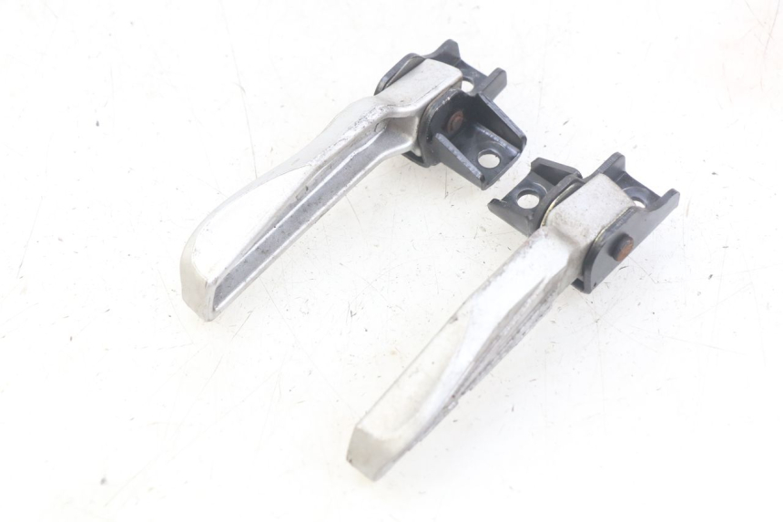 photo de PAIRE CALE PIED ARRIERE SYM FIDDLE 3 III 125 (2014 - 2020)