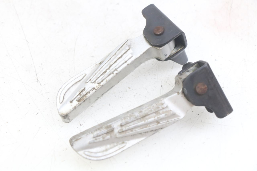 photo de PAIRE CALE PIED ARRIERE SYM FIDDLE 3 III 125 (2014 - 2020)