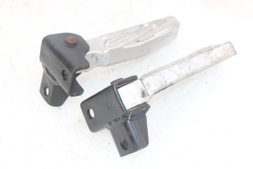 photo de PAIRE CALE PIED ARRIERE SYM FIDDLE 3 III 125 (2014 - 2020)
