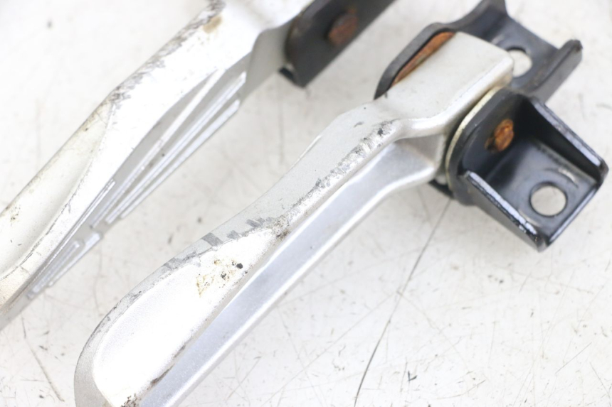 photo de PAIRE CALE PIED ARRIERE SYM FIDDLE 3 III 125 (2014 - 2020)
