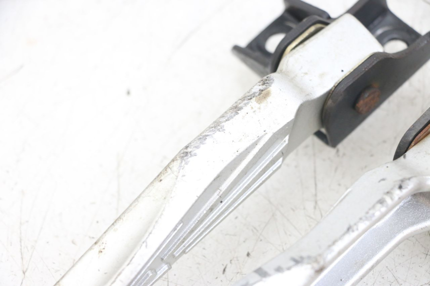 photo de PAIRE CALE PIED ARRIERE SYM FIDDLE 3 III 125 (2014 - 2020)