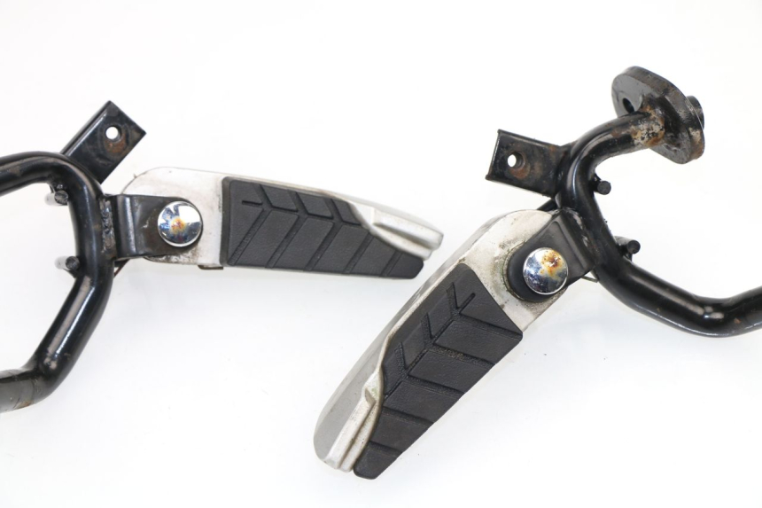 photo de PAIRE CALE PIED ARRIERE SYM GTS 250 (2005 - 2008)