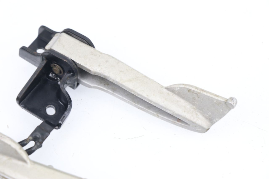 photo de PAIRE CALE PIED ARRIERE SYM MIO 50 (2005 - 2010)