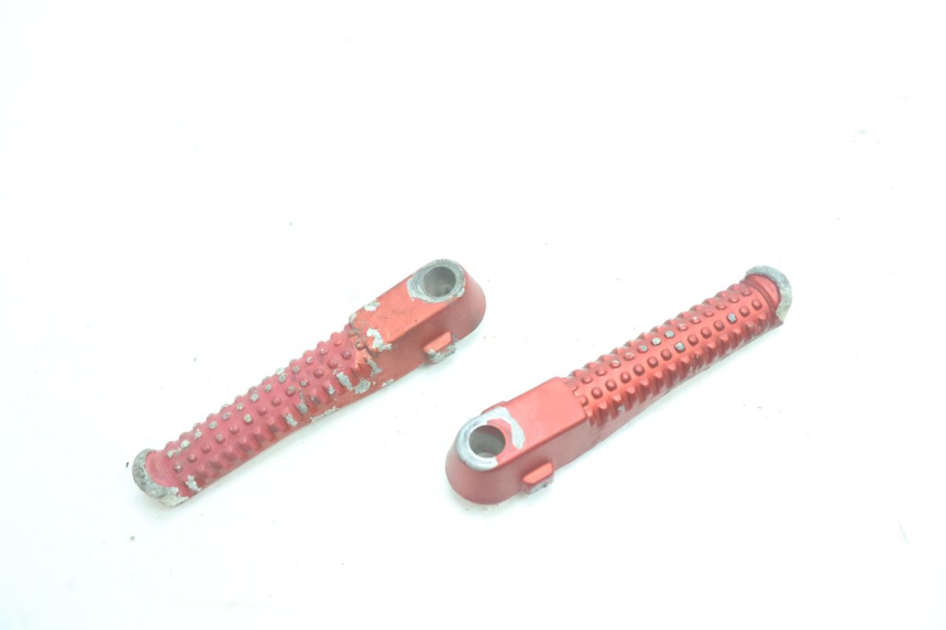 photo de PAIRE CALE PIED ARRIERE PEUGEOT TREKKER 50 (1995 - 2004) - Zoom état d’usage
