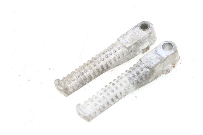 photo de PAIRE CALE PIED ARRIERE PEUGEOT TREKKER 50 (1995 - 2004) - Vue principale