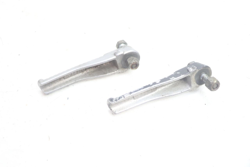 photo de PAIRE CALE PIED ARRIERE PEUGEOT TREKKER 50 (1995 - 2004) - Zoom état d’usage