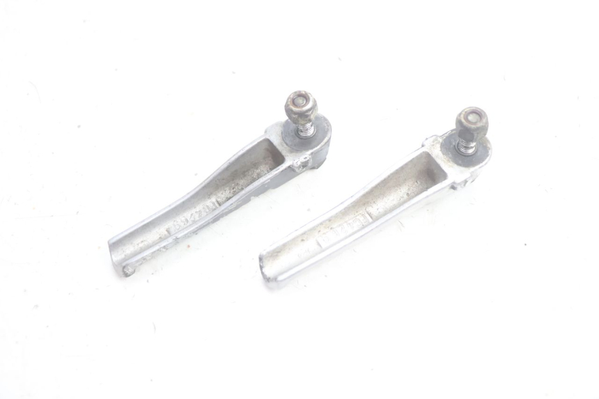 photo de PAIRE CALE PIED ARRIERE PEUGEOT TREKKER 50 (1995 - 2004) - Autre angle de vue