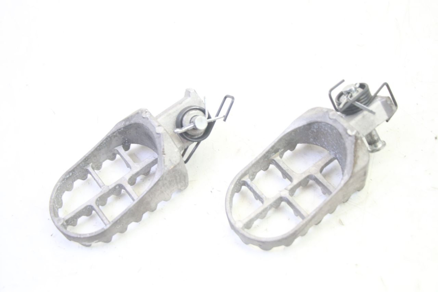 photo de PAIRE CALE PIED ARRIERE YAMAHA TTR 125 (2000 - 2020) - Vue d’ensemble