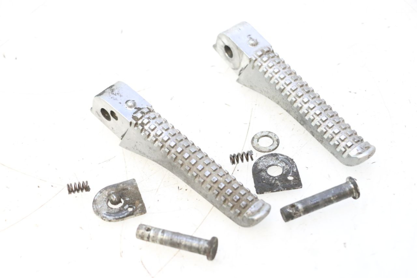 photo de PAIRE CALE PIED ARRIERE PIAGGIO TYPHOON 50 (2000 - 2009) - Vue principale