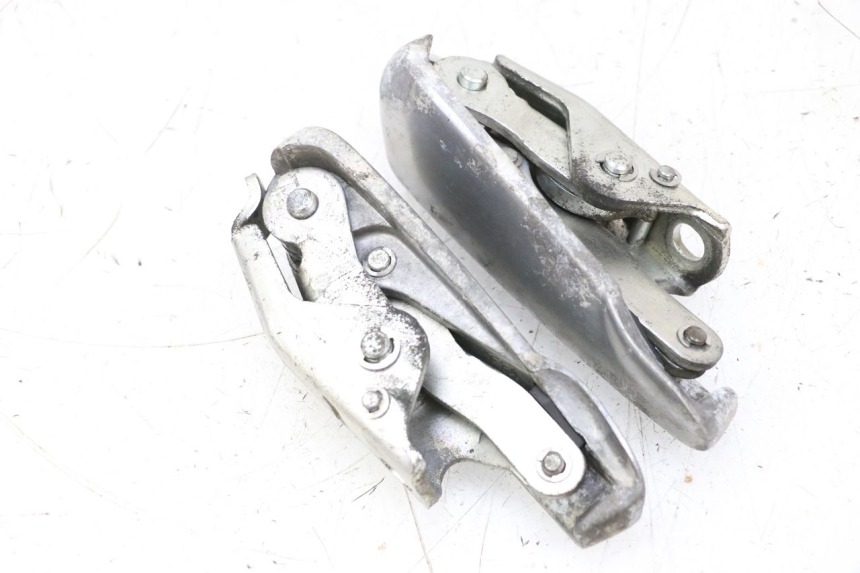 photo de PAIRE CALE PIED ARRIERE PIAGGIO VESPA GTS SUPER IE 125 (2009 - 2016) - Détail de la pièce